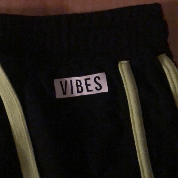 Shorts - Picture 2 of 5